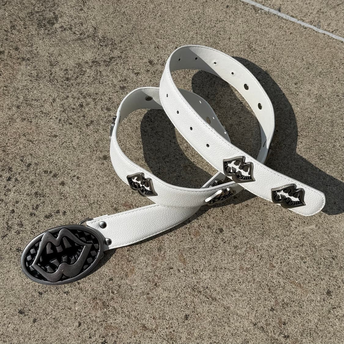 B.access vintage leather logo lips belt  상품이미지1