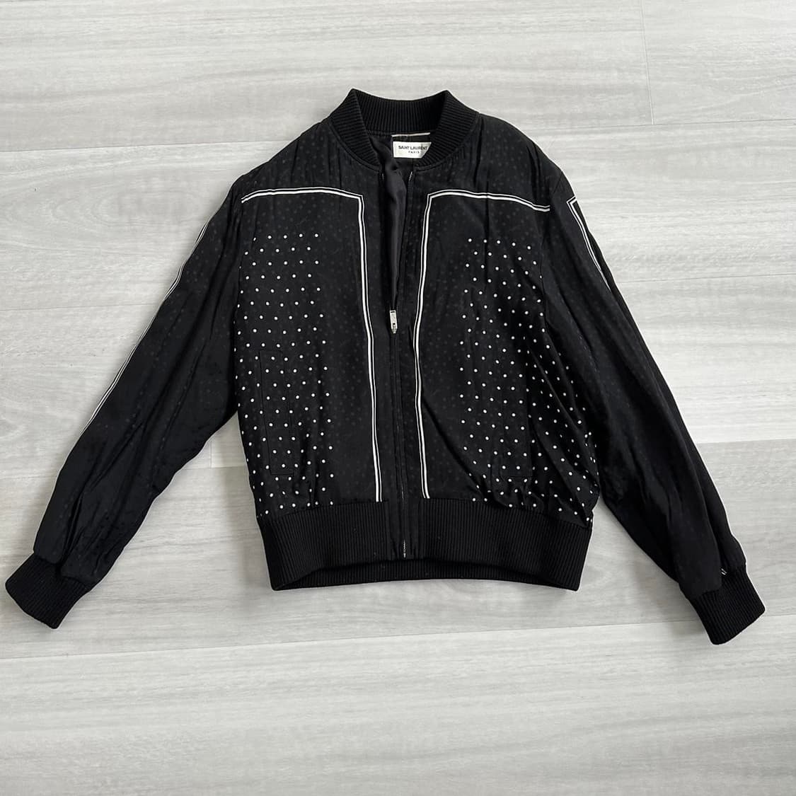 [BTS 지민님 착용] 생로랑 21AW 카산드라 로고 폴카닷 실크 자켓 상품이미지5