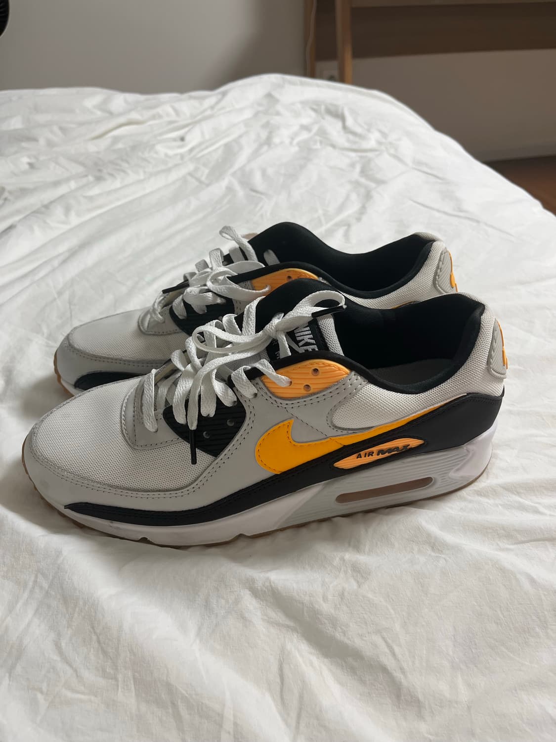 나이키 에어맥스90 화이트오렌지 색상 상품이미지1