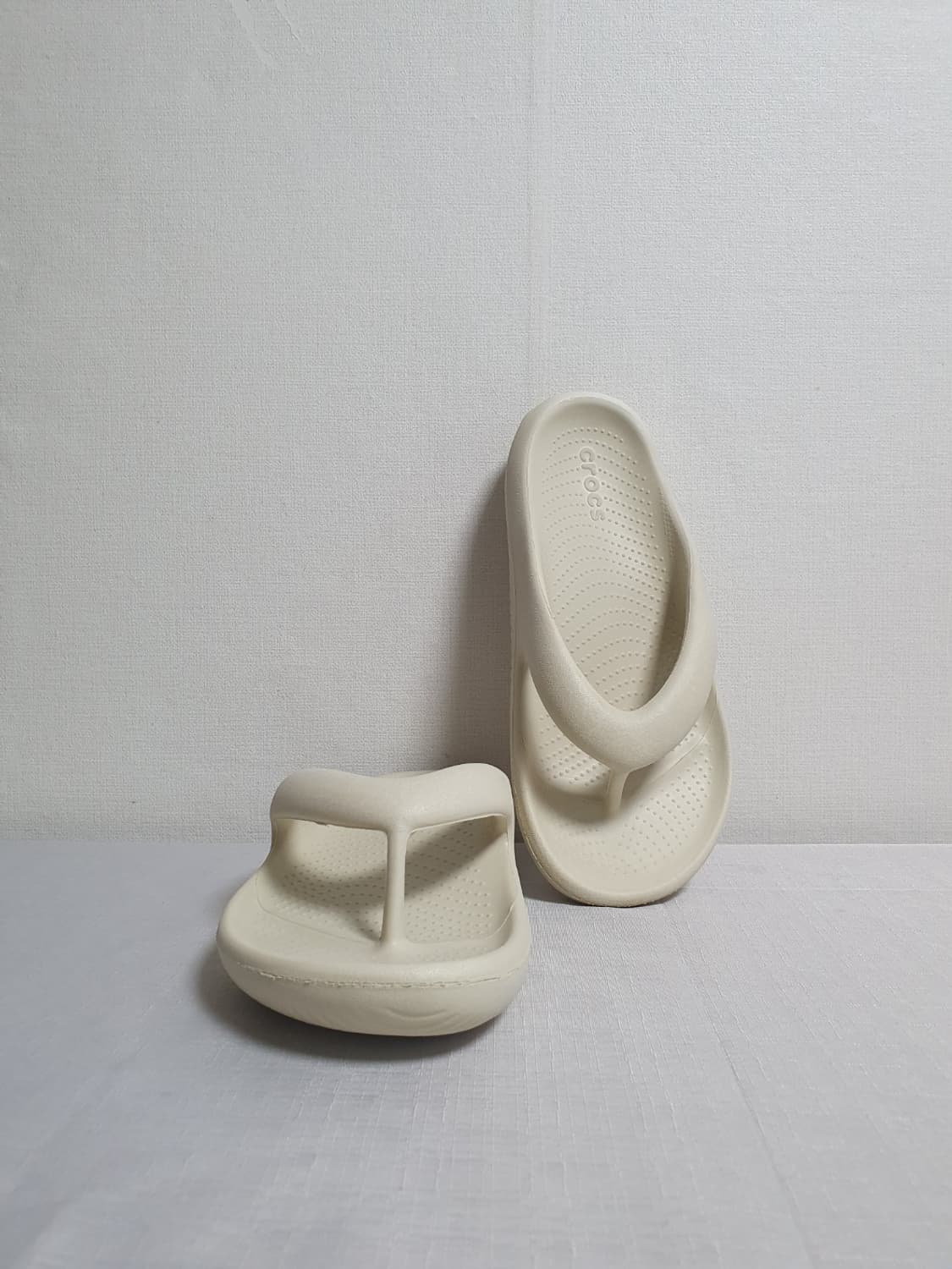 크록스 멜로우 리커버리 플립 아이보리 250mm 상품이미지2