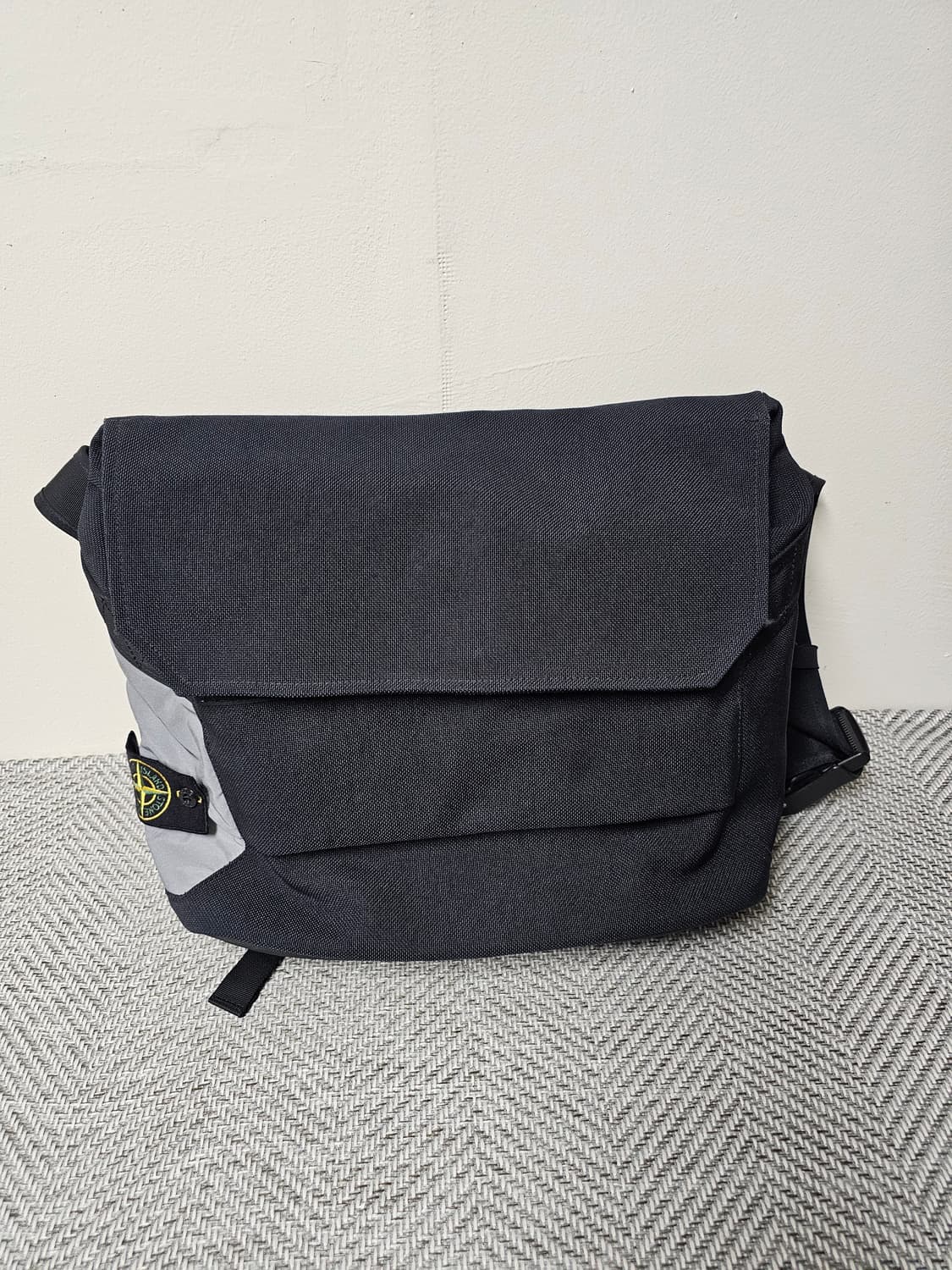 스톤아일랜드 리플렉티브 메신저백 상품이미지2