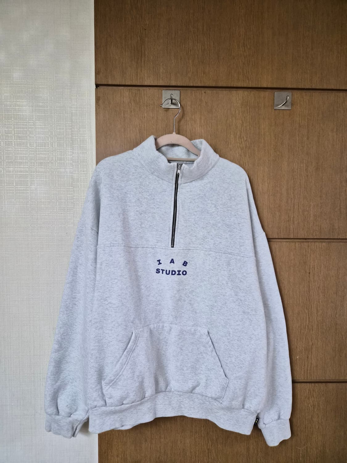 아이앱스튜디오 기모반집업티 상품이미지1