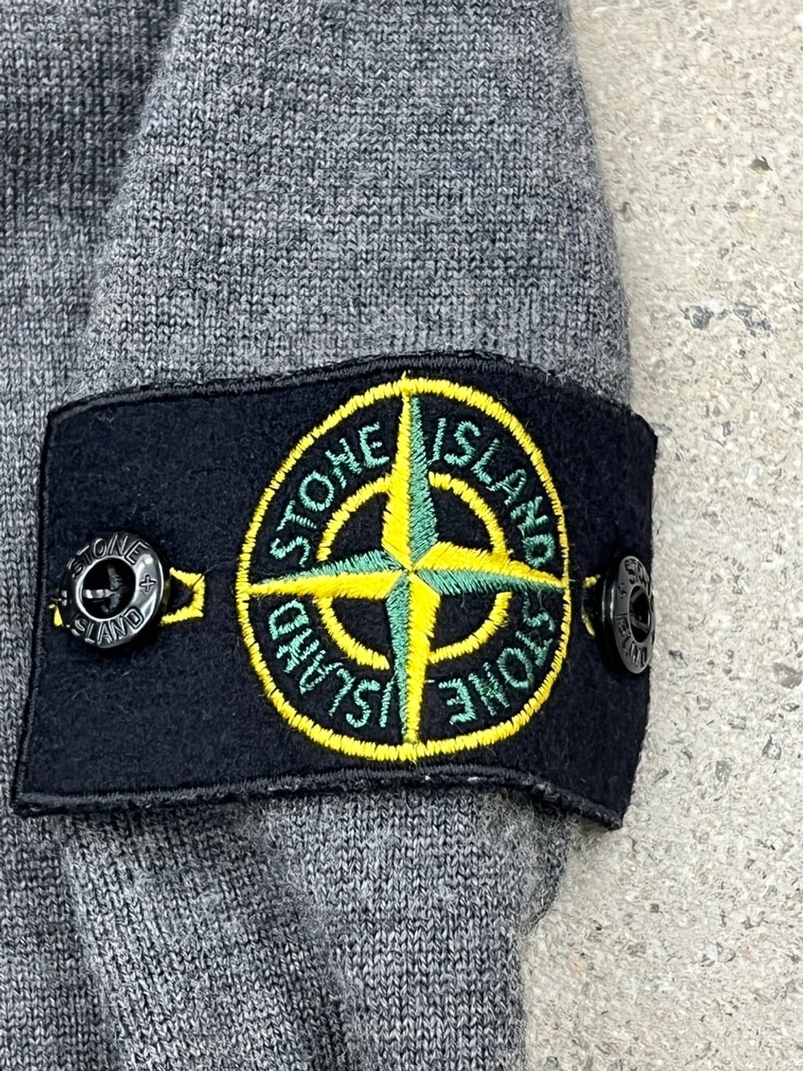 스톤아일랜드 와펜 그레이 터틀넥 니트 상품이미지6