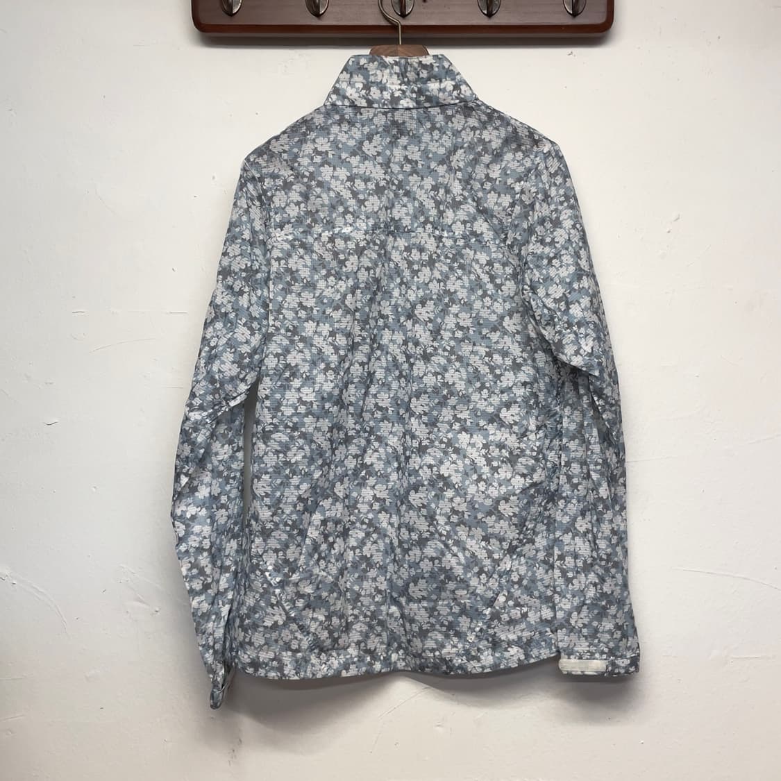 노스페이스 (우먼) 벚꽃 프린팅 경량 바람막이 자켓   상품이미지4