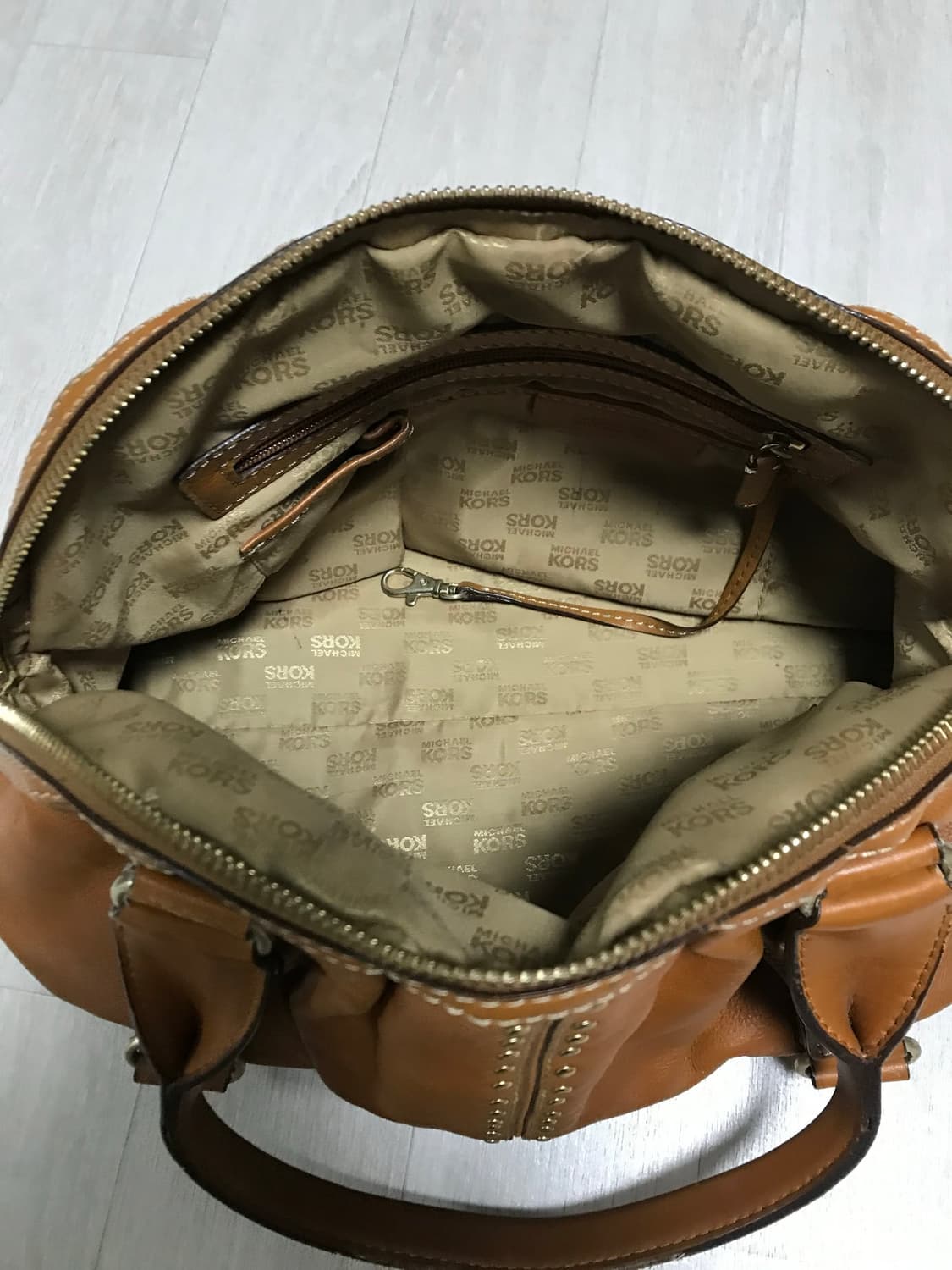Michael Kore brown buckled leather bag 상품이미지10