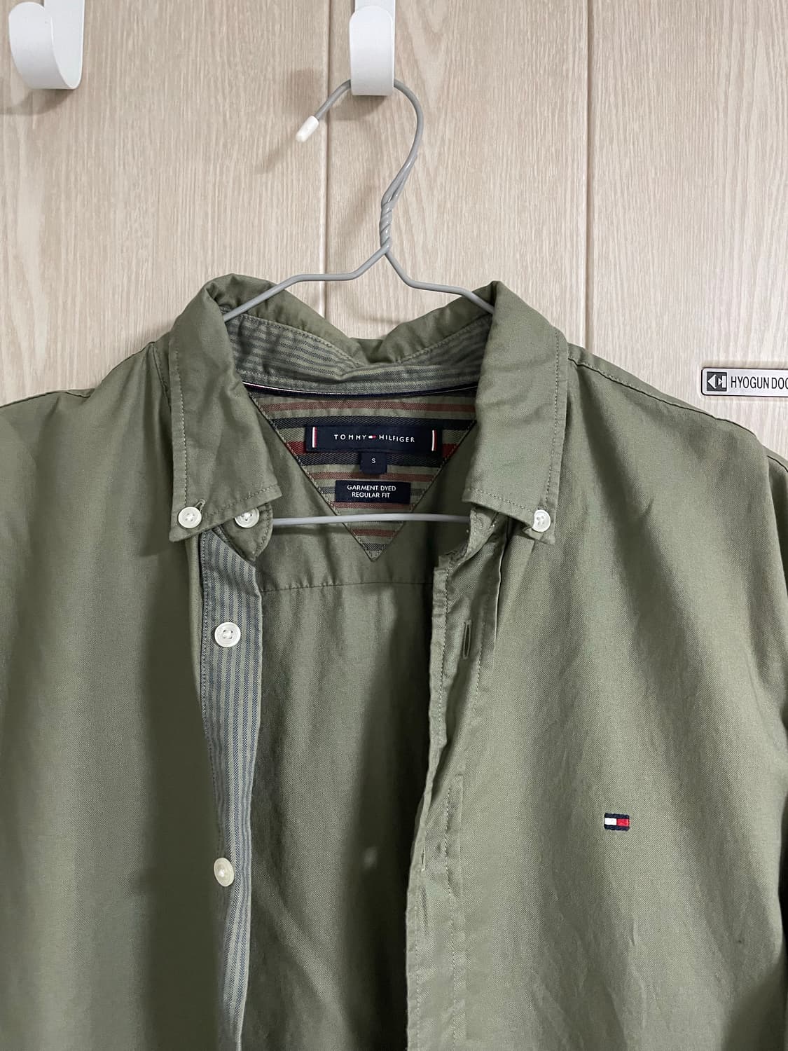 [S]타미힐피거 가먼트다이 셔츠 카키 레귤러핏 상품이미지3
