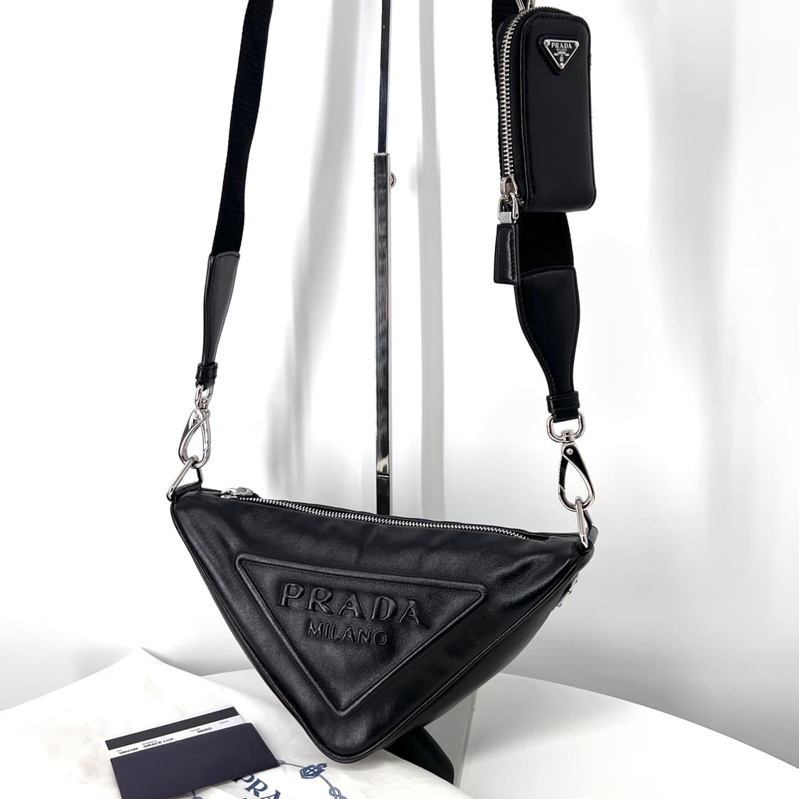 프라다 트라이앵글 레더 숄더백 크로스백 블랙 (1BH190) 상품이미지1