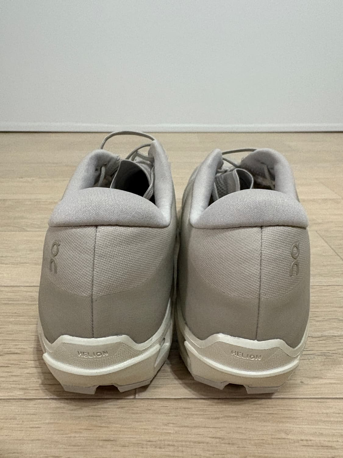 온 러닝 X 파프 / 클라우드벤쳐 피크 아이스 문 / 270 상품이미지4