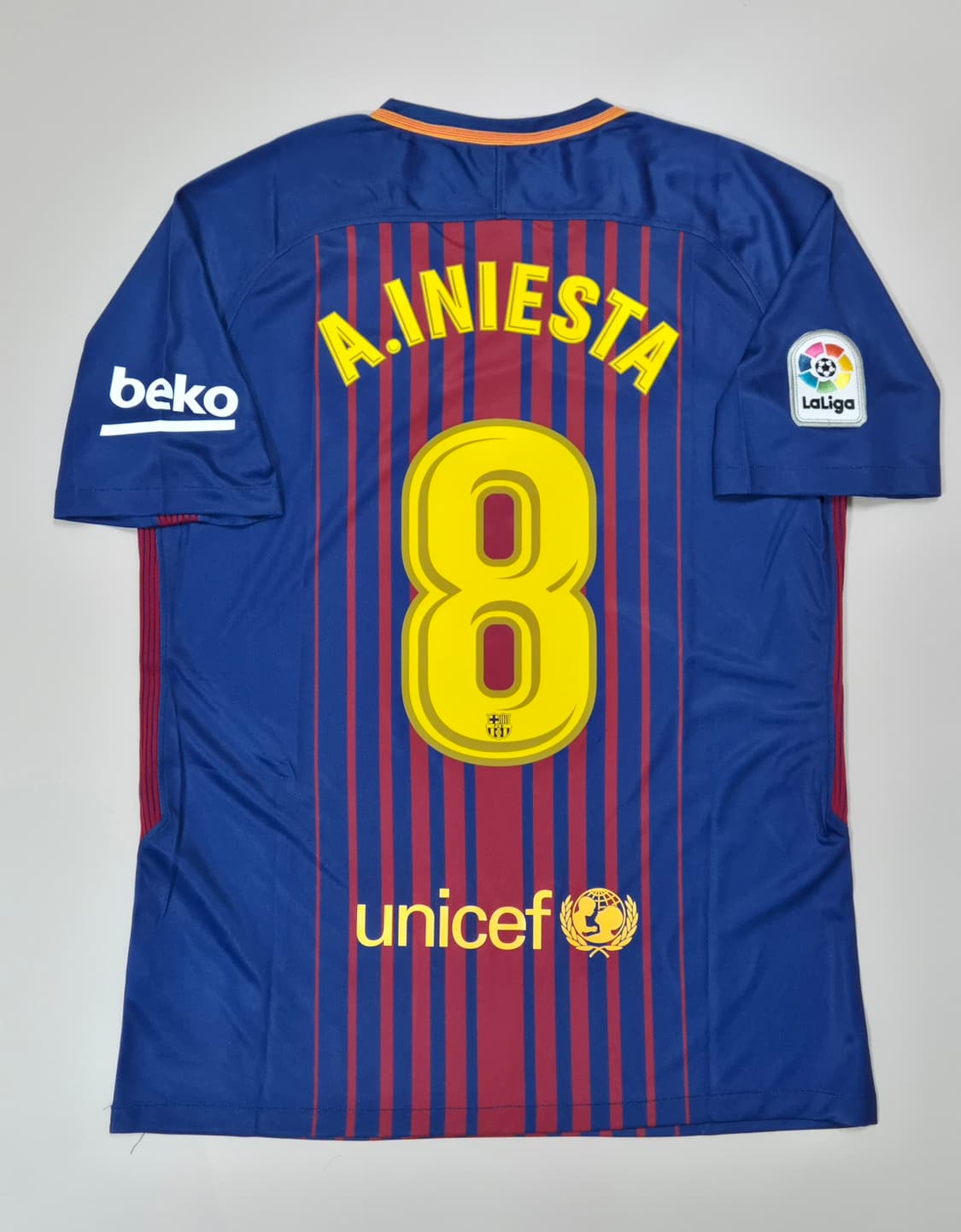 17-18 바르셀로나 홈 이니에스타 마지막 시즌 유니폼 M사이즈 상품이미지1