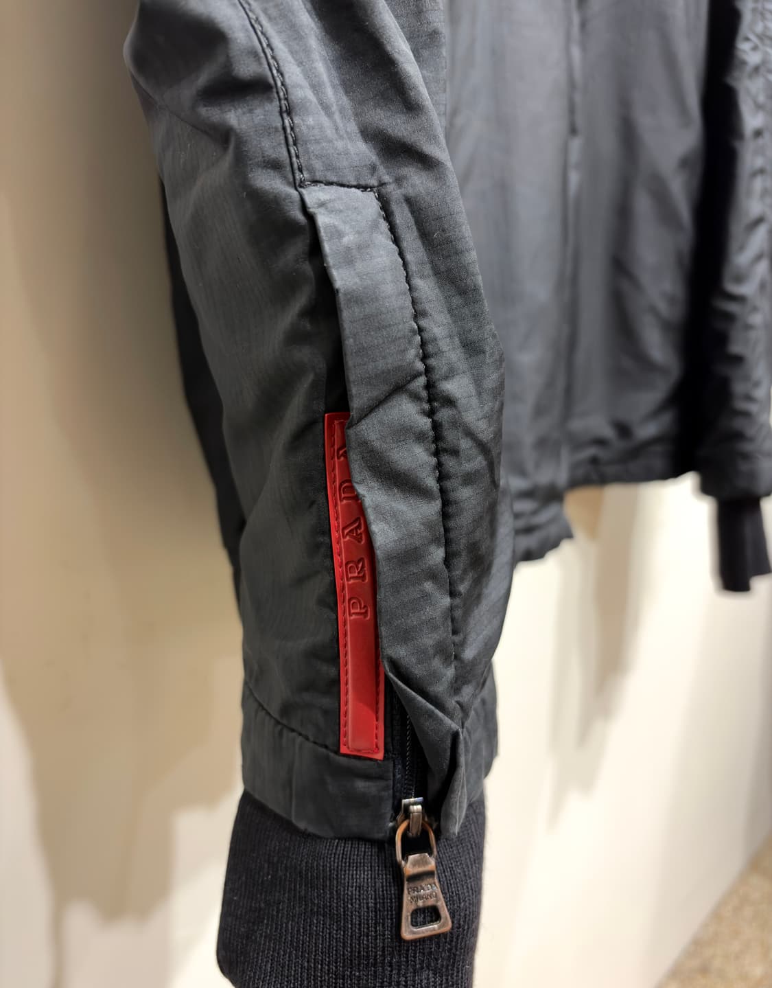 프라다 리나일론 후드 자켓 상품이미지3