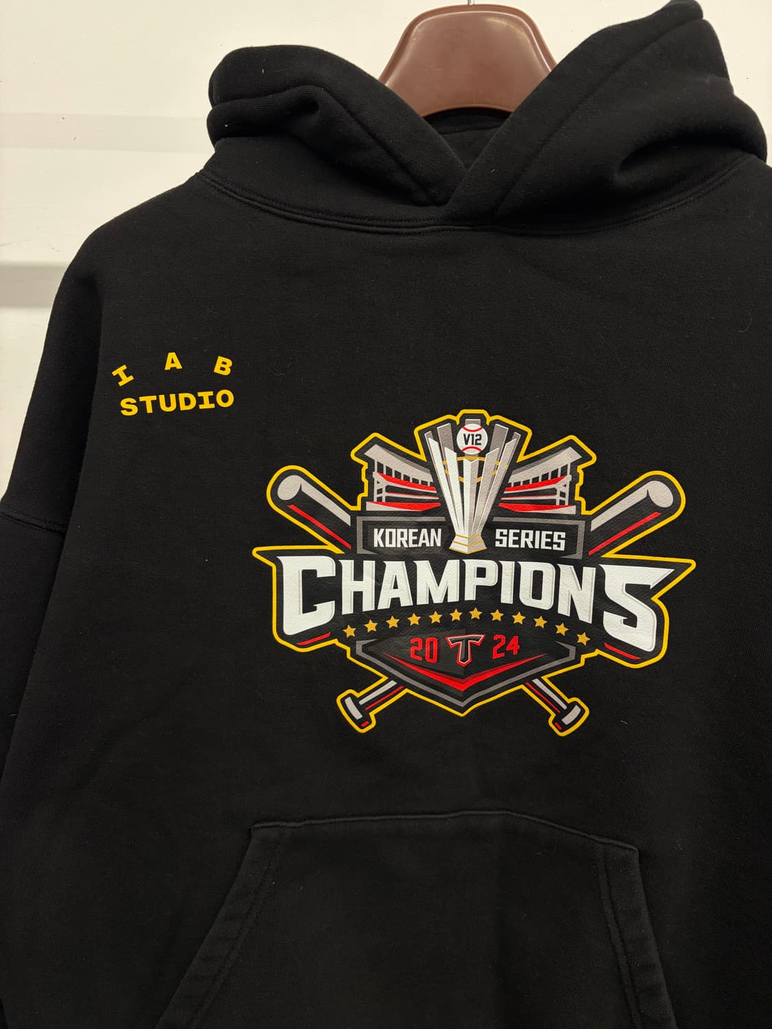 (XL) 기아타이거즈x아이앱스튜디오 V12 통합 우승 엔트리 후디 후드 상품이미지3