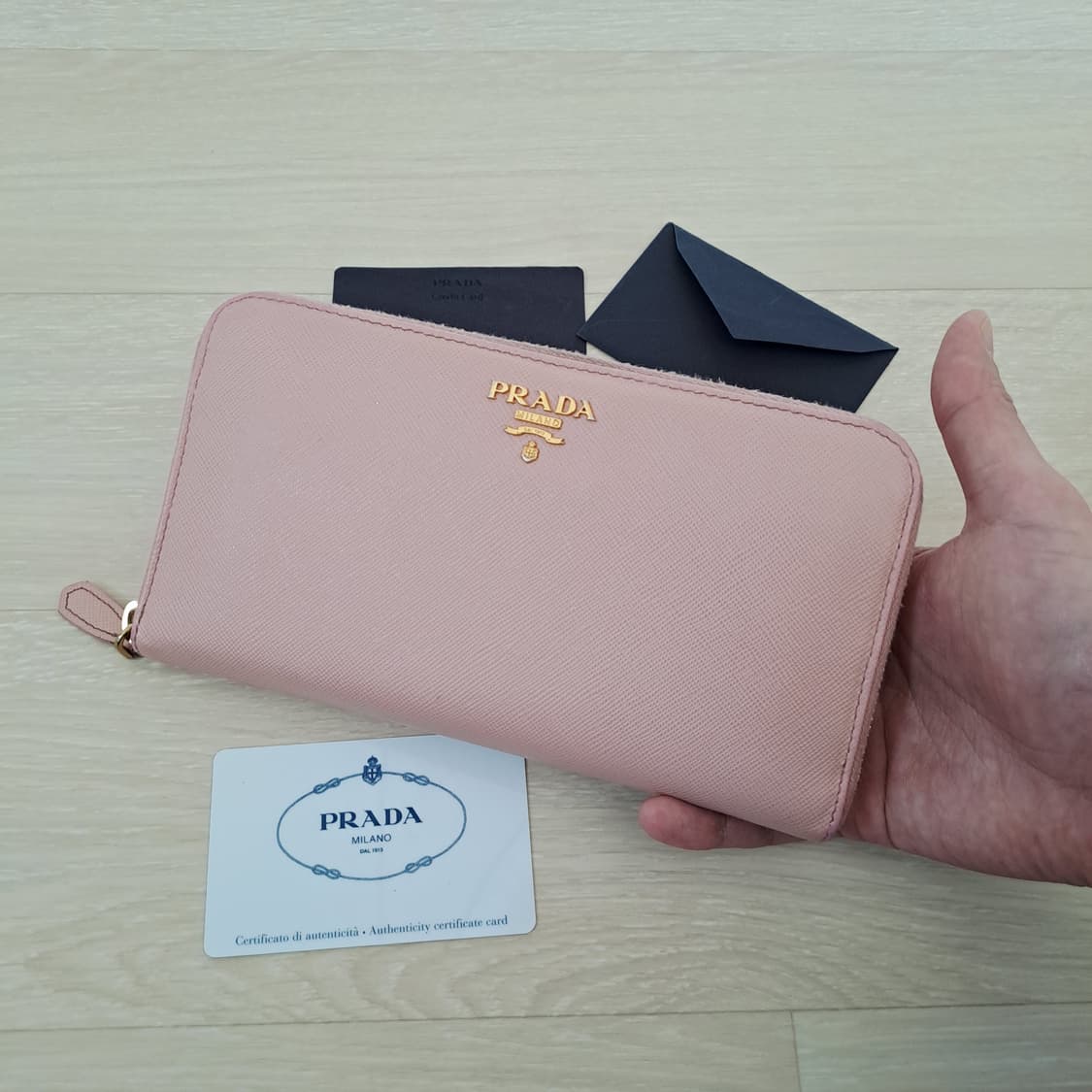 [100%/정품] 프라다 사피아노 핑크 지퍼 장지갑, 프라다지갑 상품이미지1