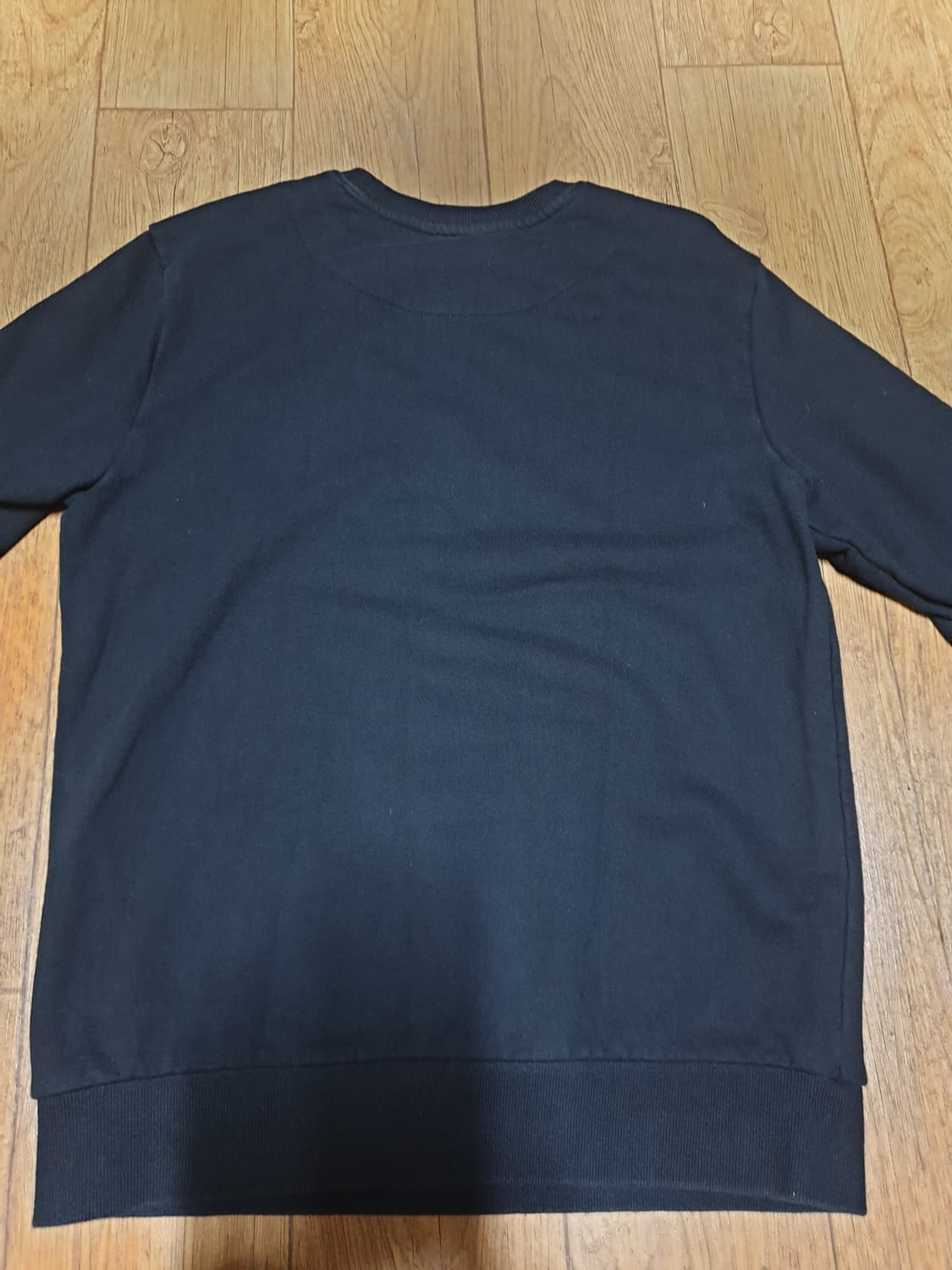 1037 게스 라운드 긴팔티 95 사이즈입니다 상품이미지5