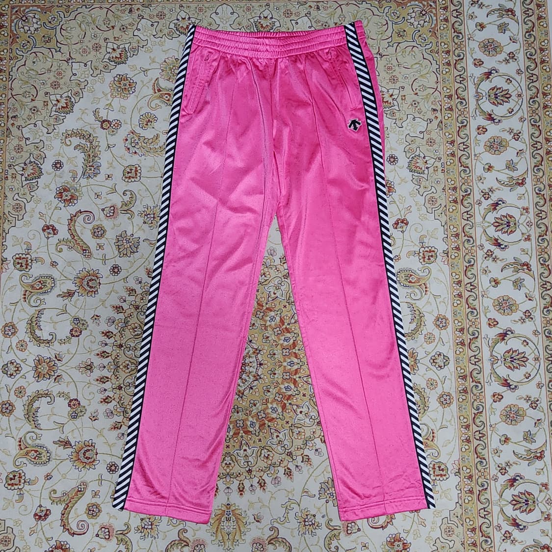 데상트 여성 핑크 트레이닝 팬츠
80 상품이미지2