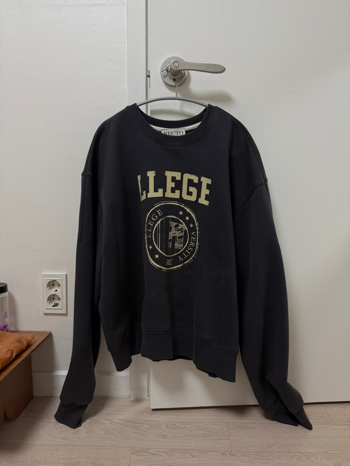 (FREE) 렉토 맨투맨 챠콜 상품이미지1