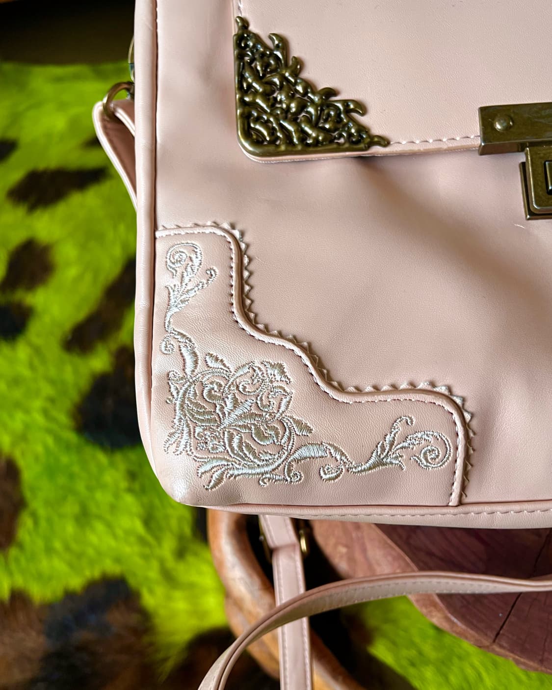 axes femme Antique Metal Trim Crossbag 상품이미지6