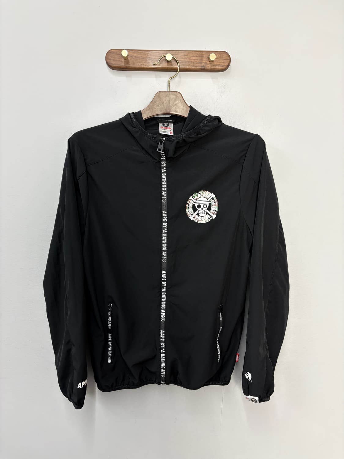 에이프 X 원피스 블랙 나일론 후드집업 바람막이 자켓 A3810 상품이미지3
