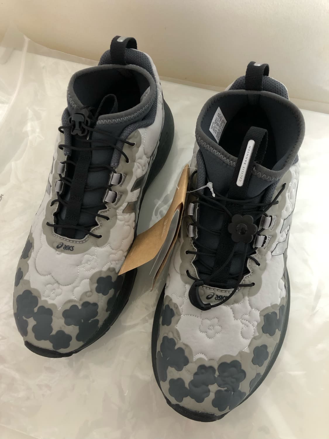 아식스 x 세실리에 반센 젤 터레인 MT 퓨어 실버 상품이미지1