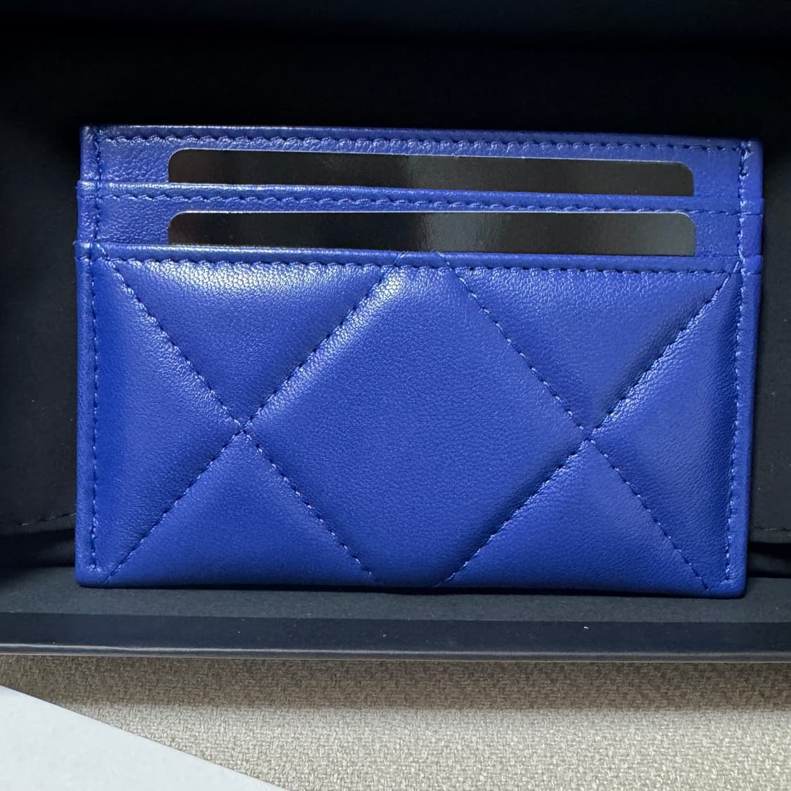 샤넬19 카드홀더 다크블루 내장칩 새제품 상품이미지3