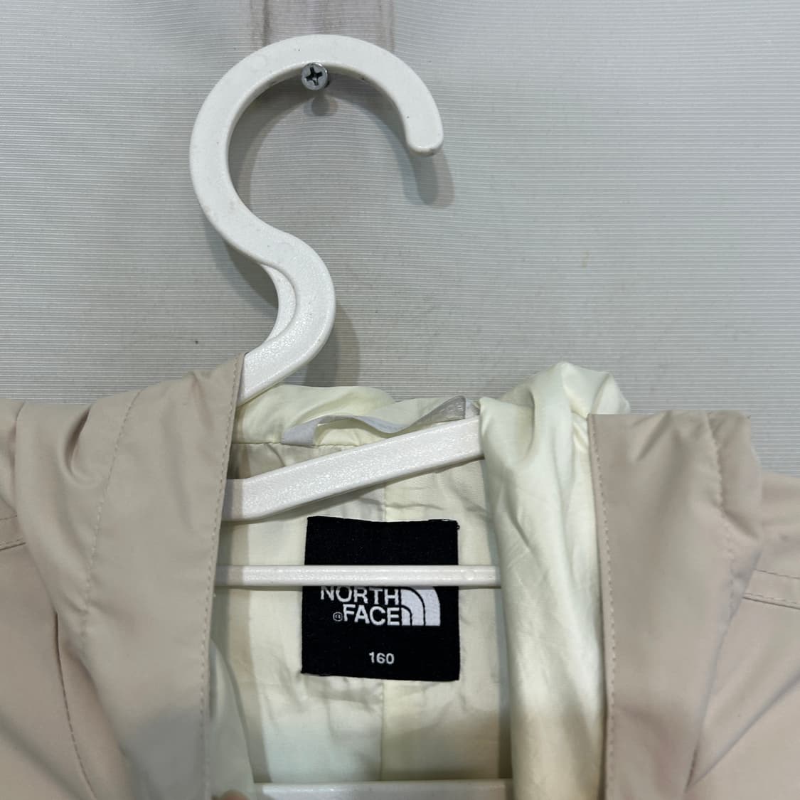 노스페이스 여성 후드 스트링 바람막이 상품이미지2