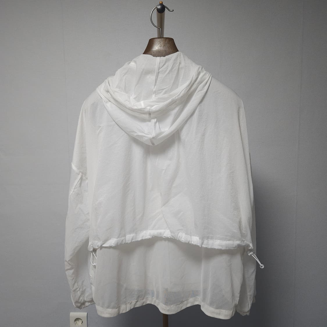 90 ) 뉴발란스 여성 화이트 시스루 바람막이 후드 집업 상품이미지3