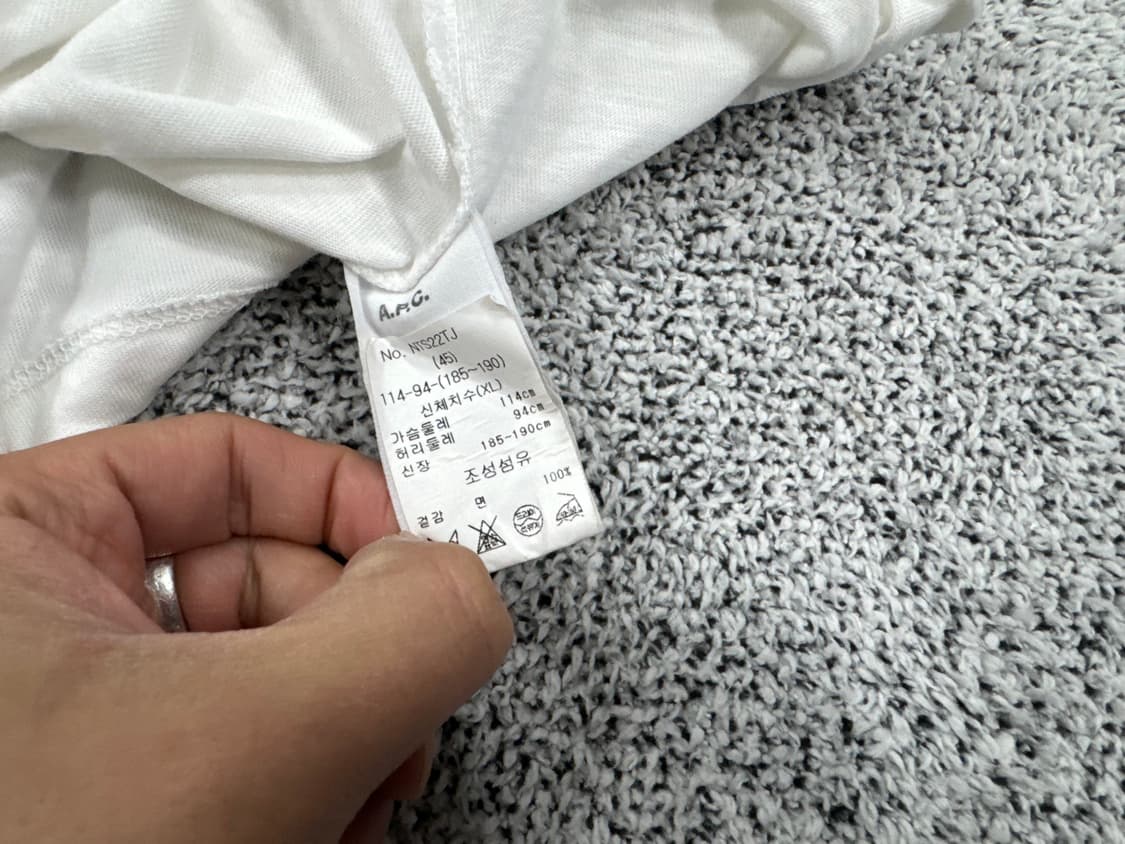 A.P.C 아페쎄 벨벳스펠링 반팔티 상품이미지3