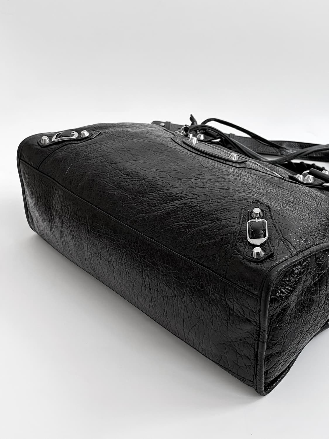 발렌시아가 클래식 시티백 미듐 판매합니다. 상품이미지8