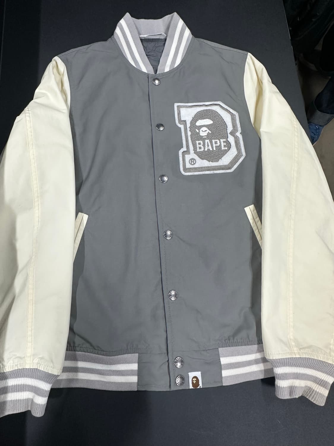베이프 그레이 바시티 자켓 상품이미지3
