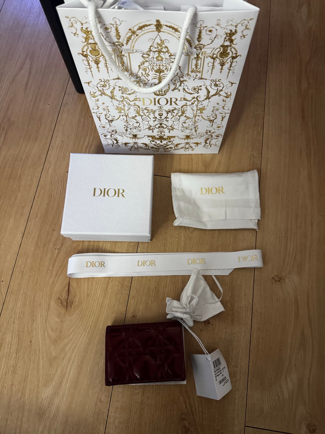 디올 레이디 블룸 카드지갑 체리레드 상품이미지4