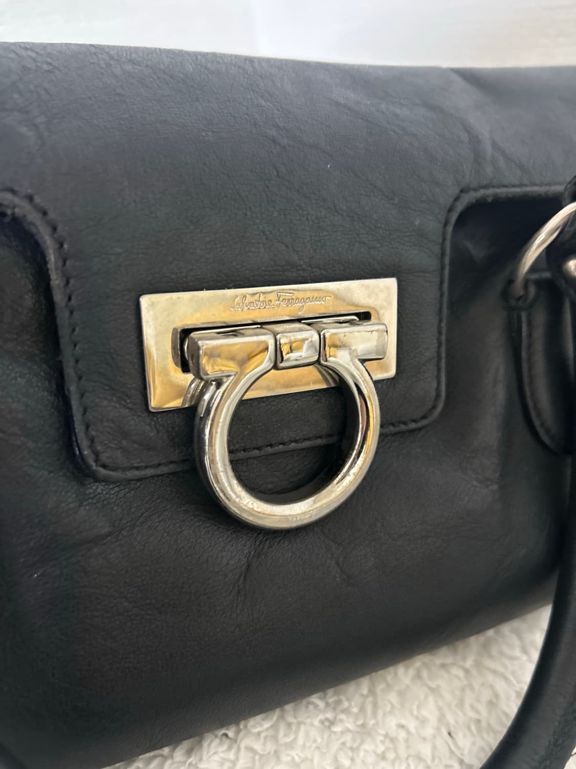 페라가모 블랙 간치니 토트백 상품이미지5