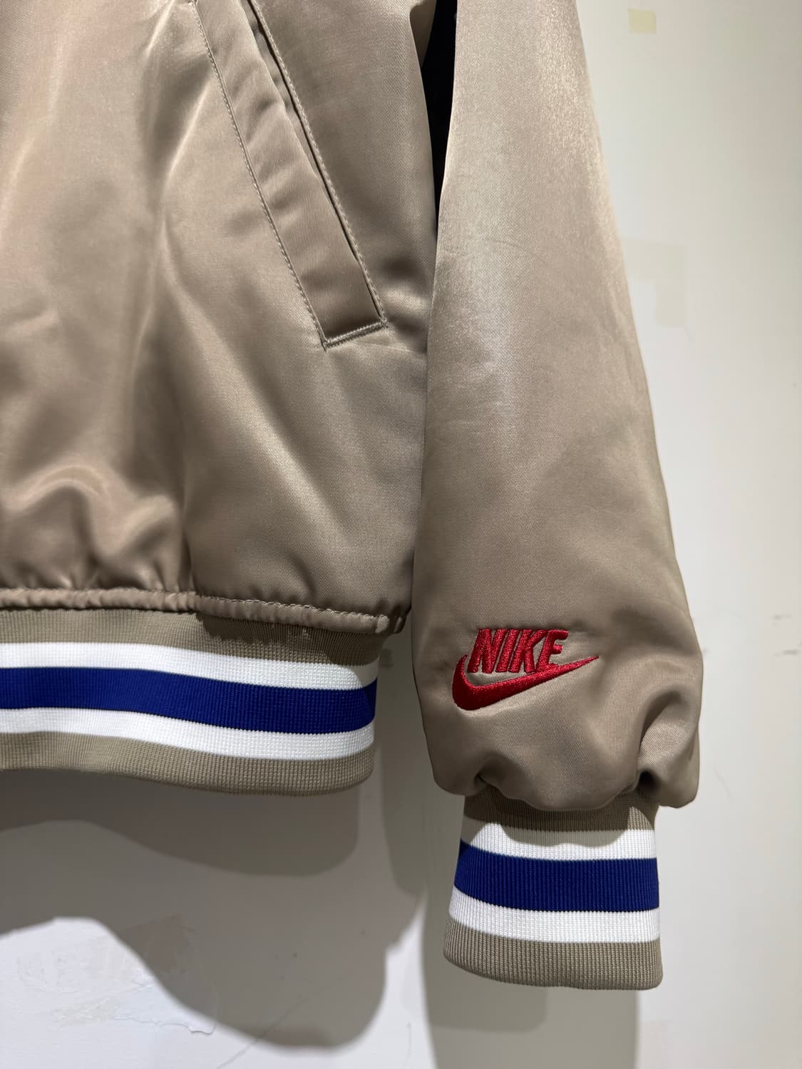 나이키 덕아웃 루즈 사틴 바시티 자켓 L 상품이미지2