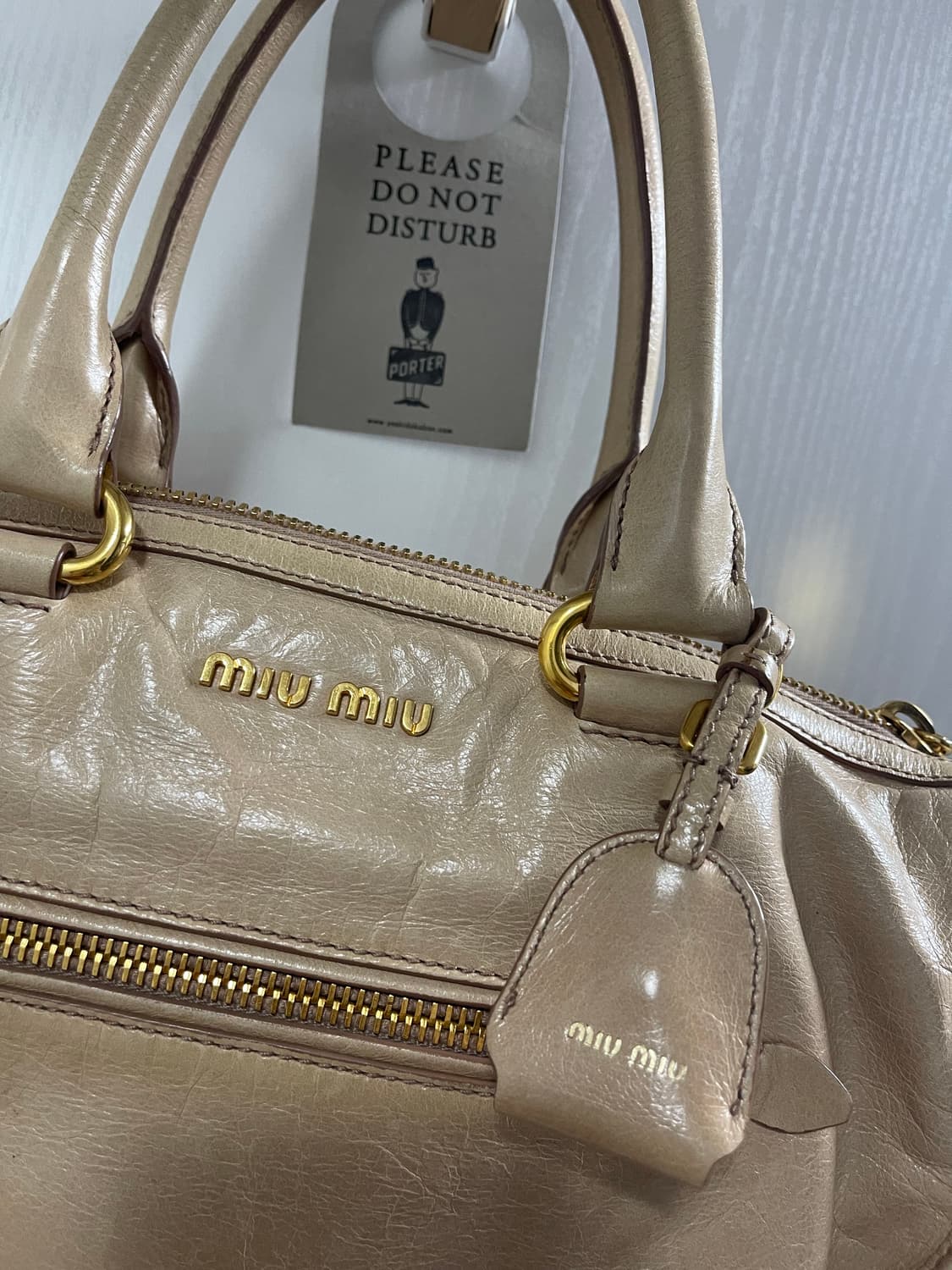 미우미우 비텔로 샤인 베이지 상품이미지2