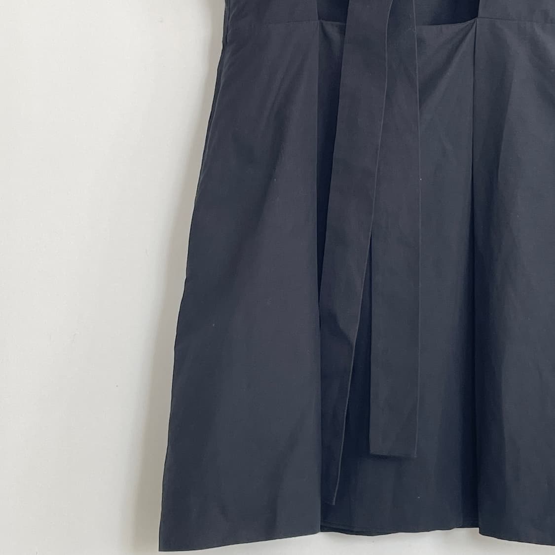 코스 블랙 끈나시 원피스 상품이미지10