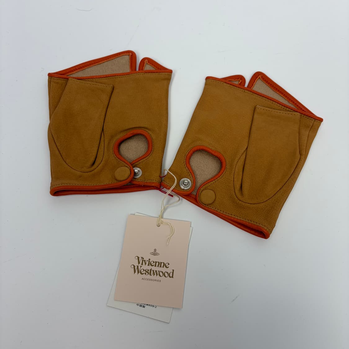 데드스탁 비비안웨스트우드 오브 핑거리스 장갑 워머 상품이미지4