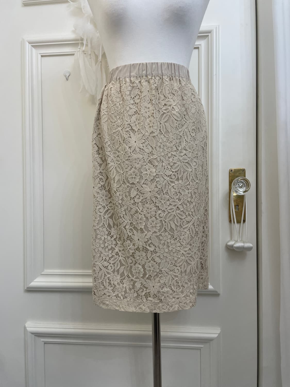 beige lace midi banding skirt 상품이미지5