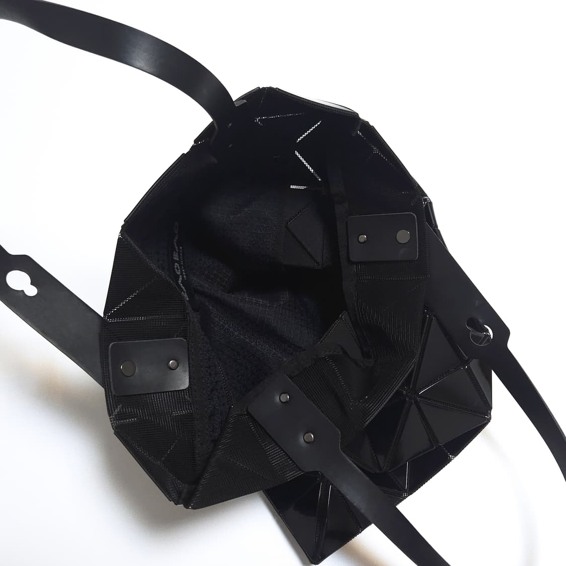 바오바오 이세이미야케 루센트 토트백 유광 블랙 상품이미지4