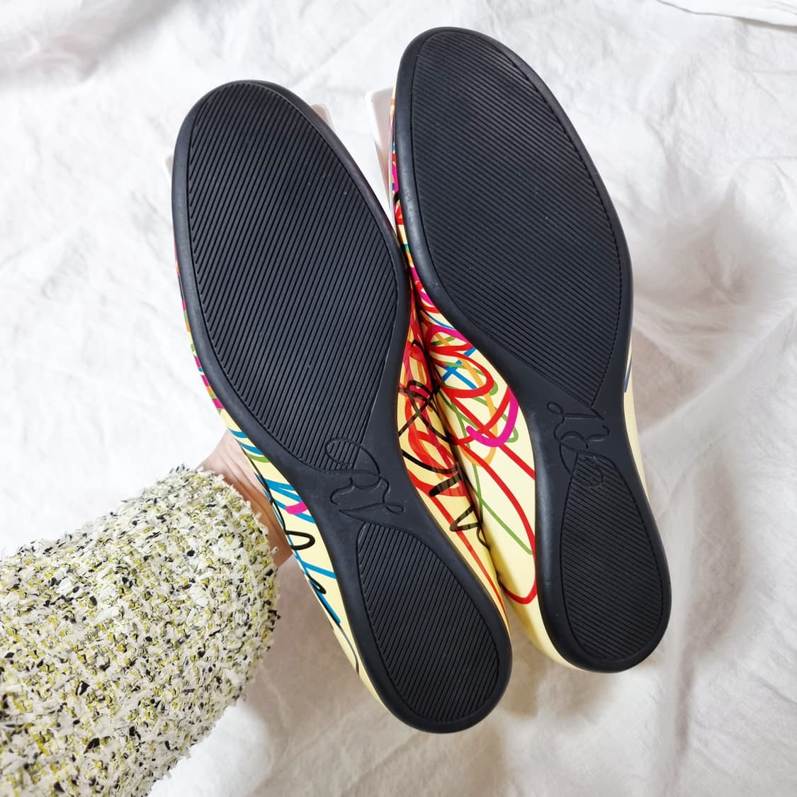 로저비비에 페이던트 레더 그래피티 프린트 한정판 고메틴 플랫슈즈 (37) 상품이미지5