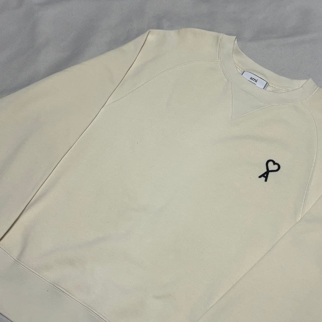 아미 아이보리 맨투맨 상품이미지1