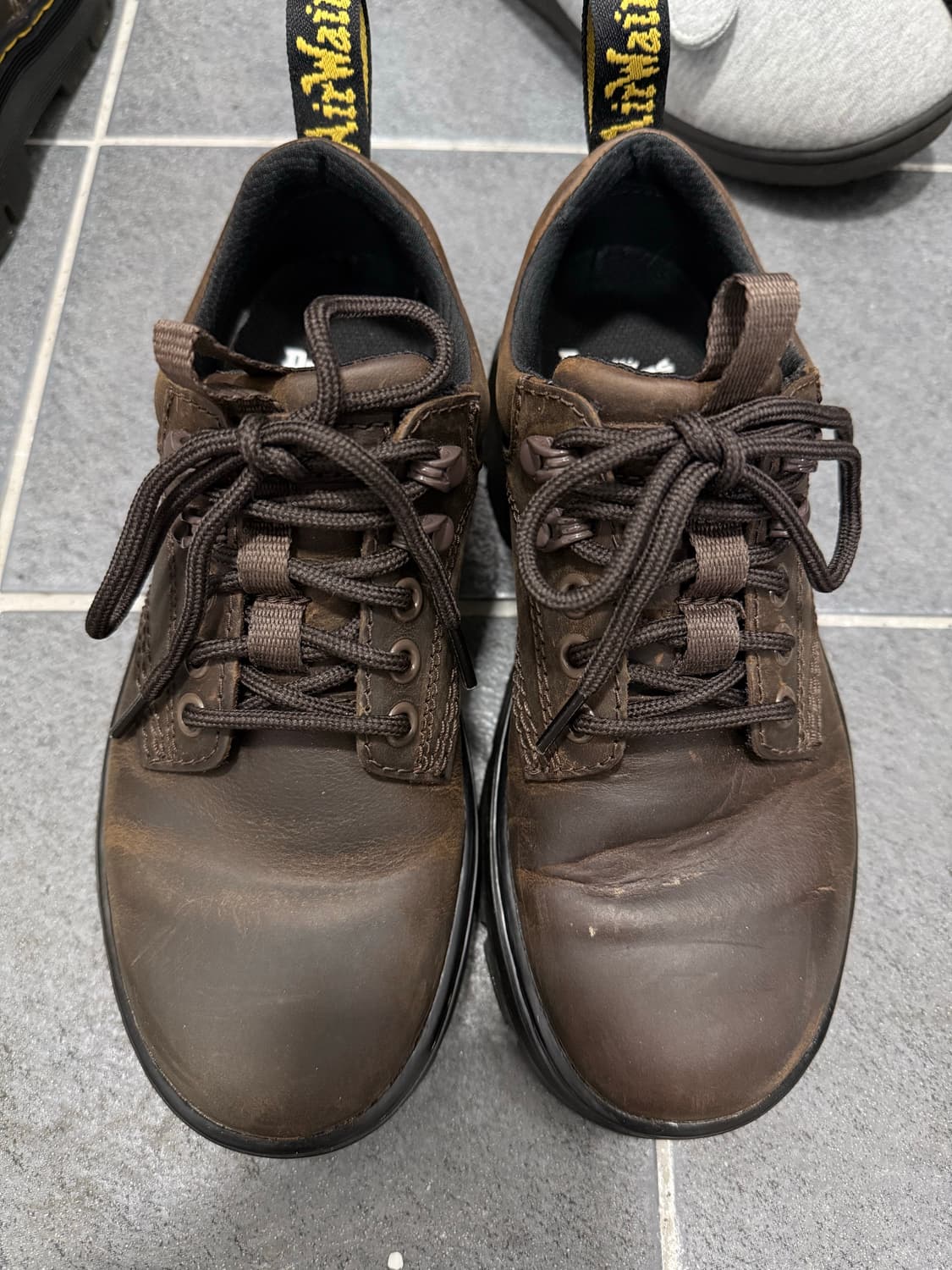 닥터마틴 리더 크레이지호스 다크브라운 220(교환도가능) 상품이미지1