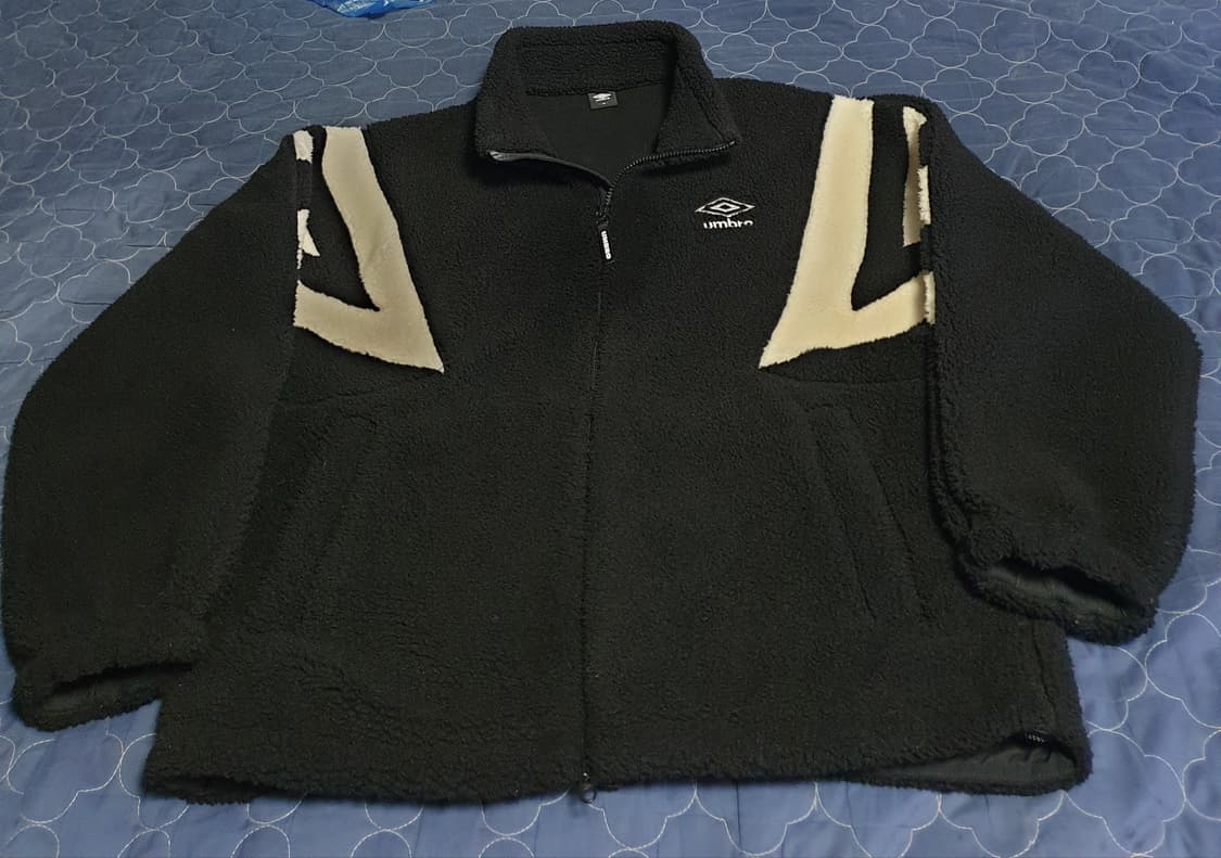 엄브로 오버사이즈 헤리티지 플리스 뽀글이 집업점퍼 검횐 (L) 상품이미지2