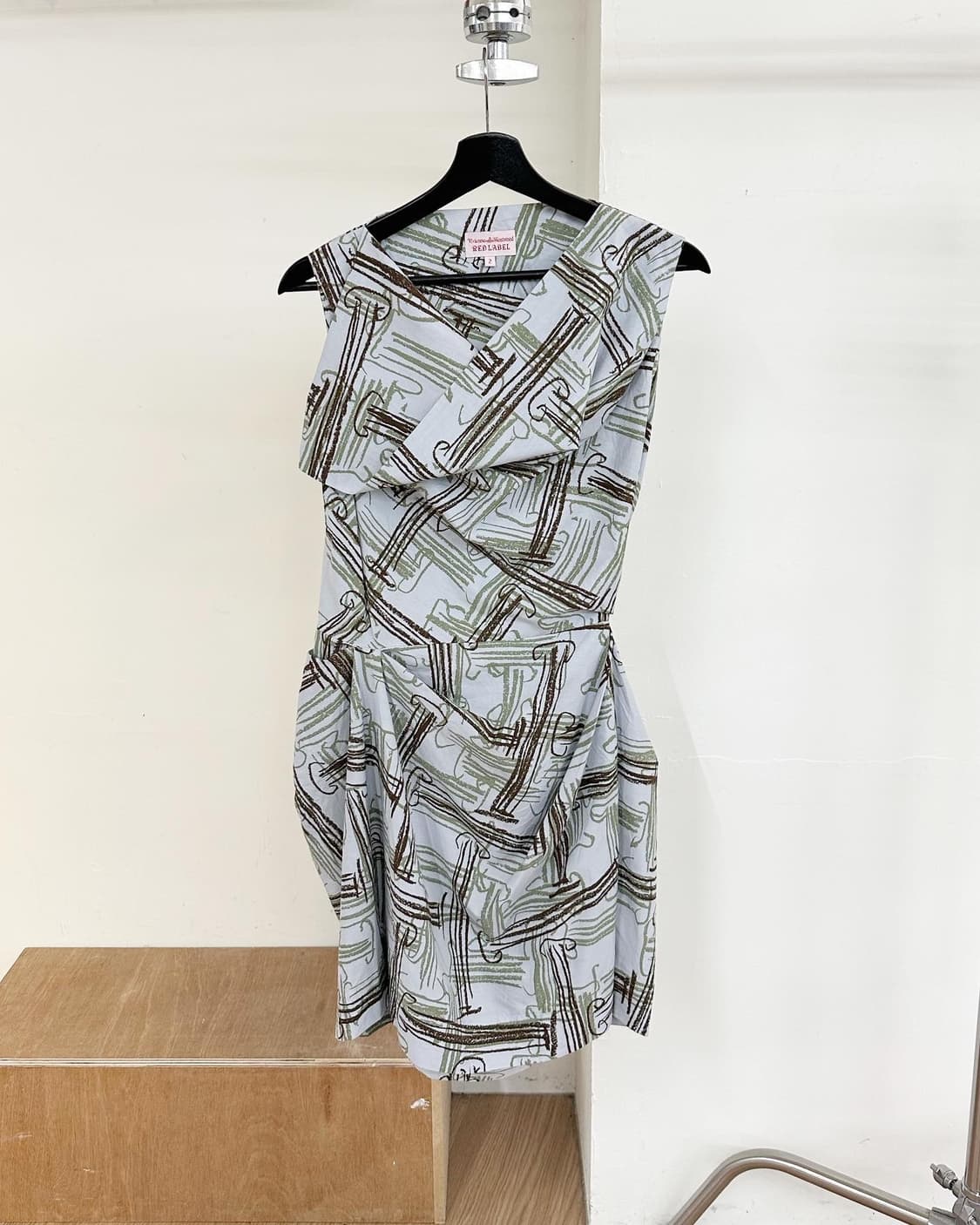 비비안웨스트우드 레드라벨 블루 핀턱 슬리브리스 원피스  상품이미지1