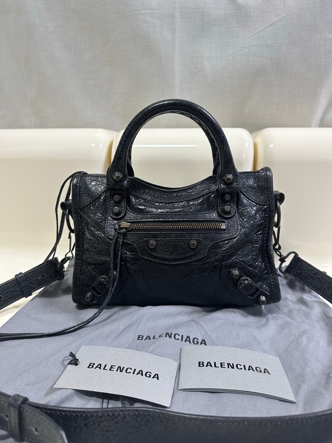 [A+ 정품] 발렌시아가 르 시티 모터백 미니 블랙 상품이미지1