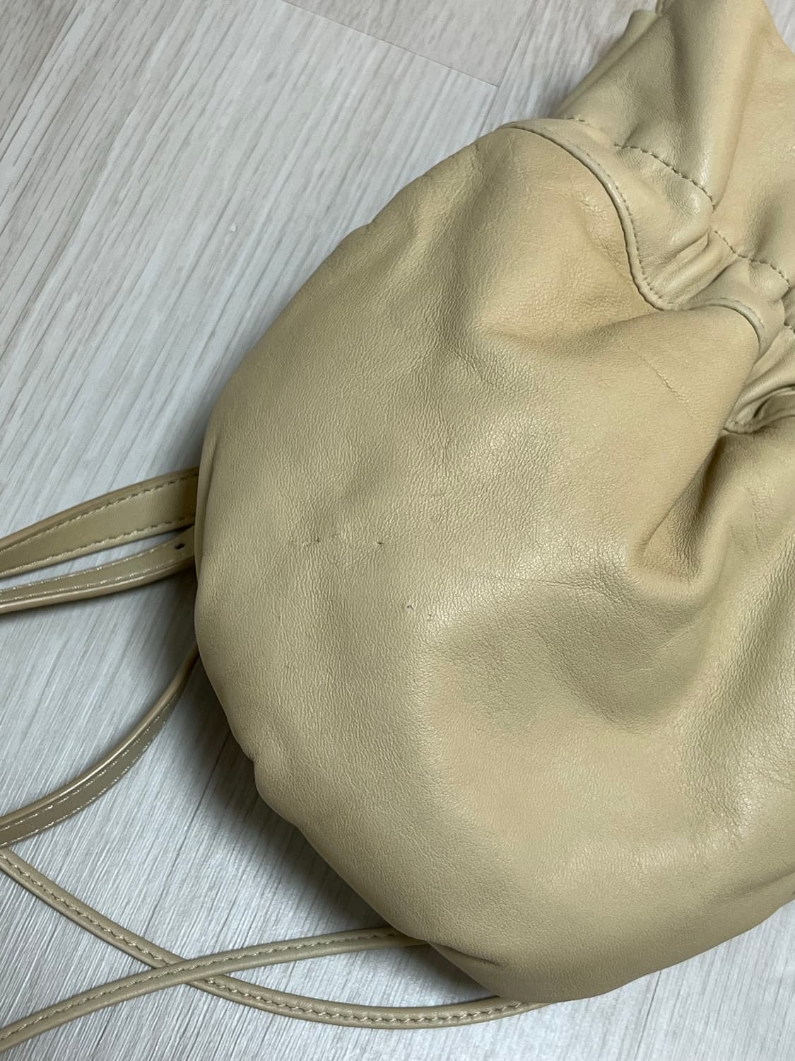 르메르 글러브 펄스백 에그쉘베이지 상품이미지9