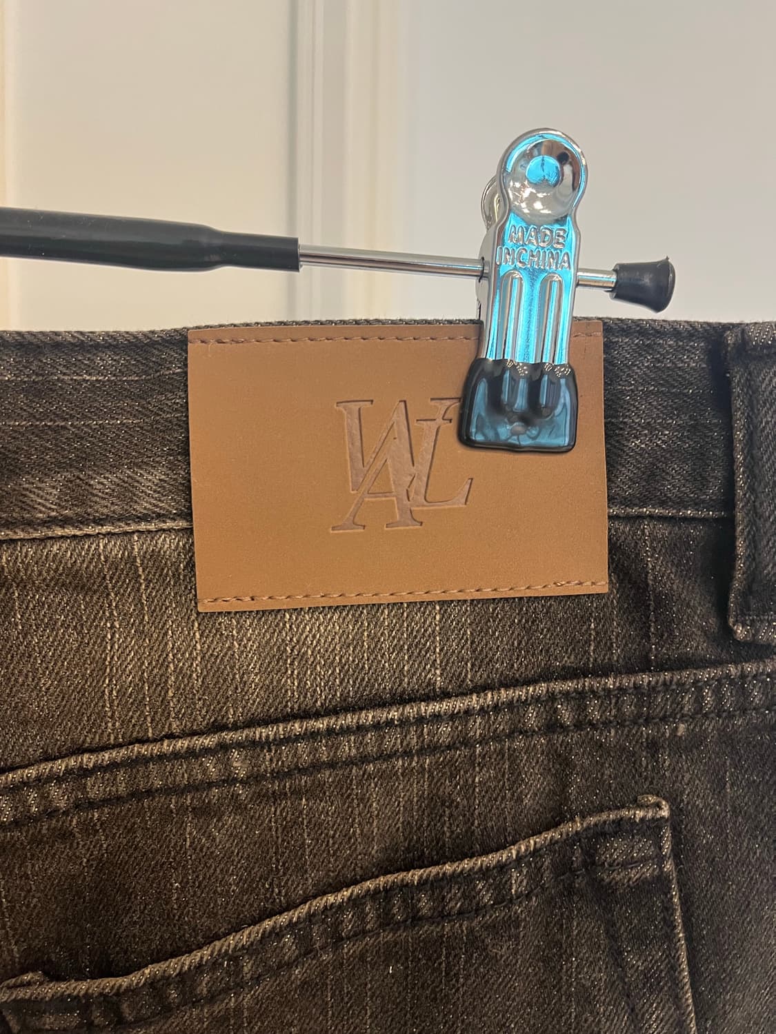 우알롱 블랙 워싱 데님 미니스커트 데미지 디테일 상품이미지5