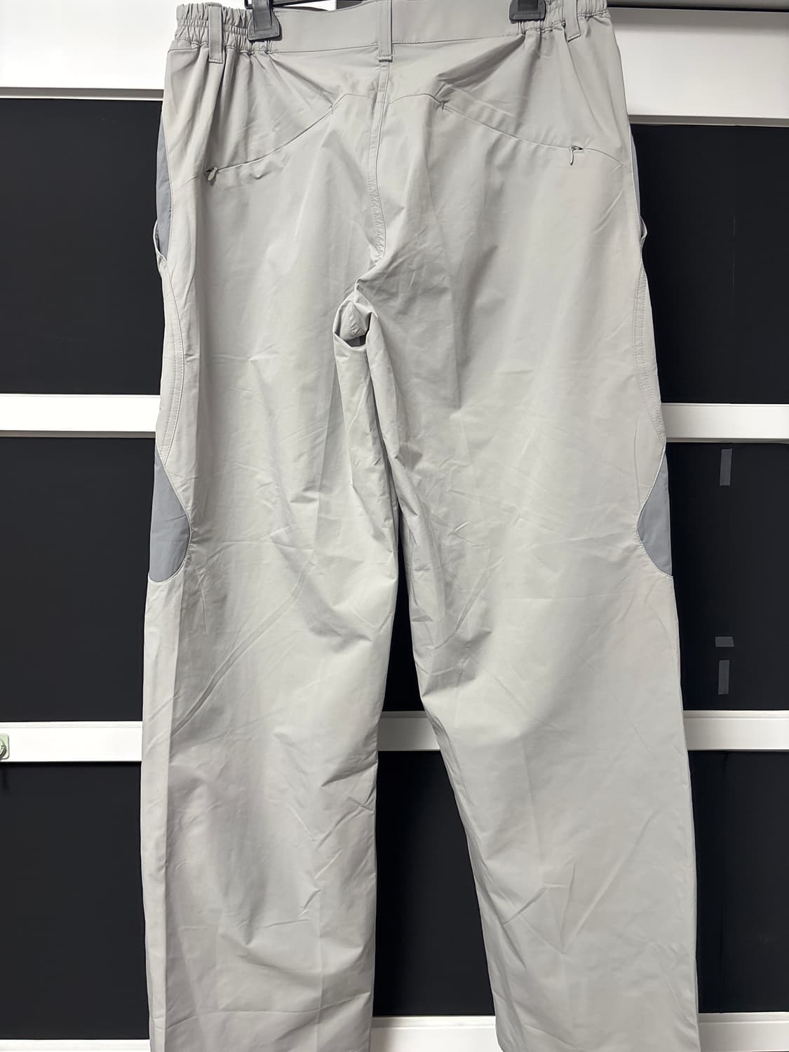 산산기어 벤트 팬츠 그레이 23ss 판매합니다 상품이미지3