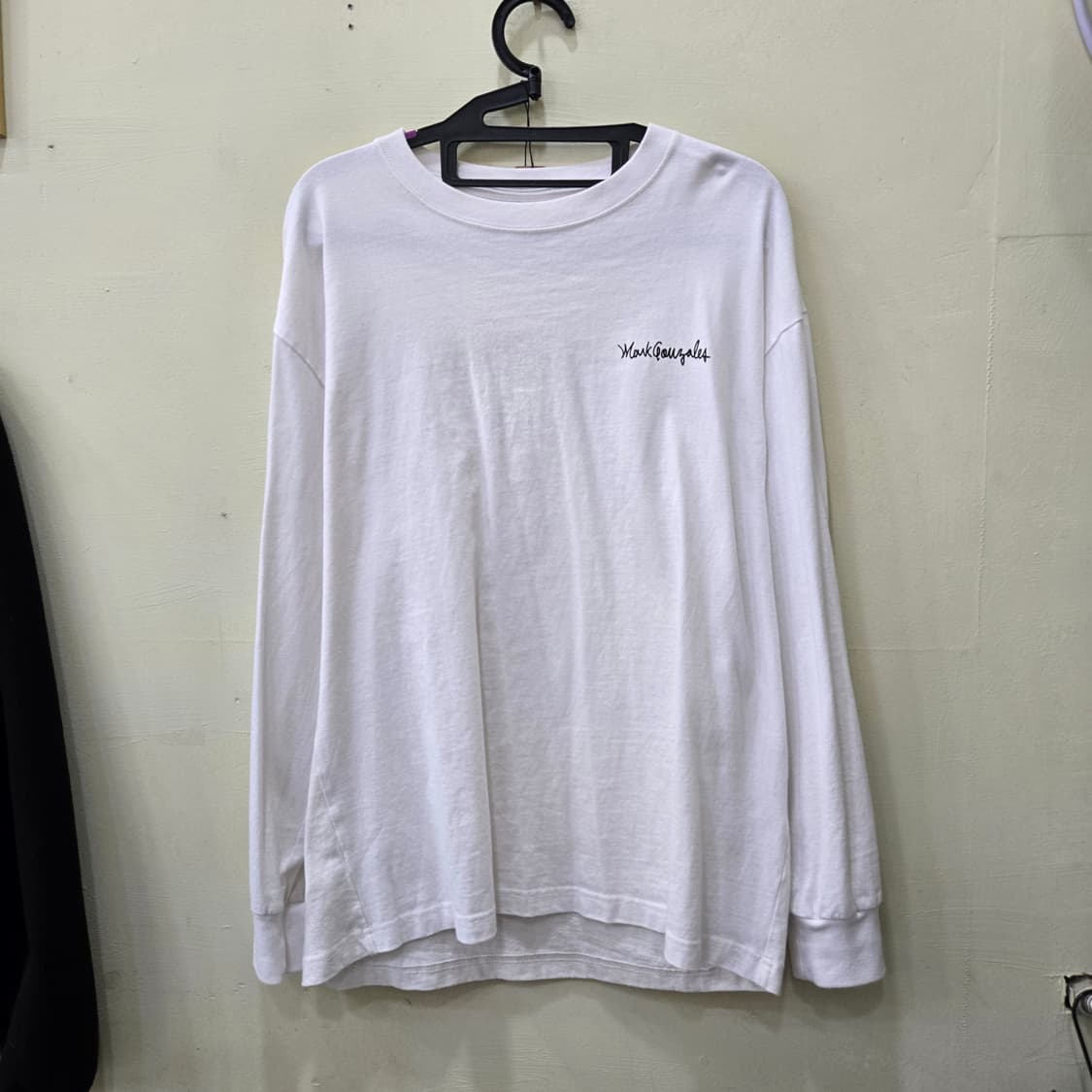 마크 곤잘레스 백그래픽 롱슬리브 티셔츠 상품이미지1