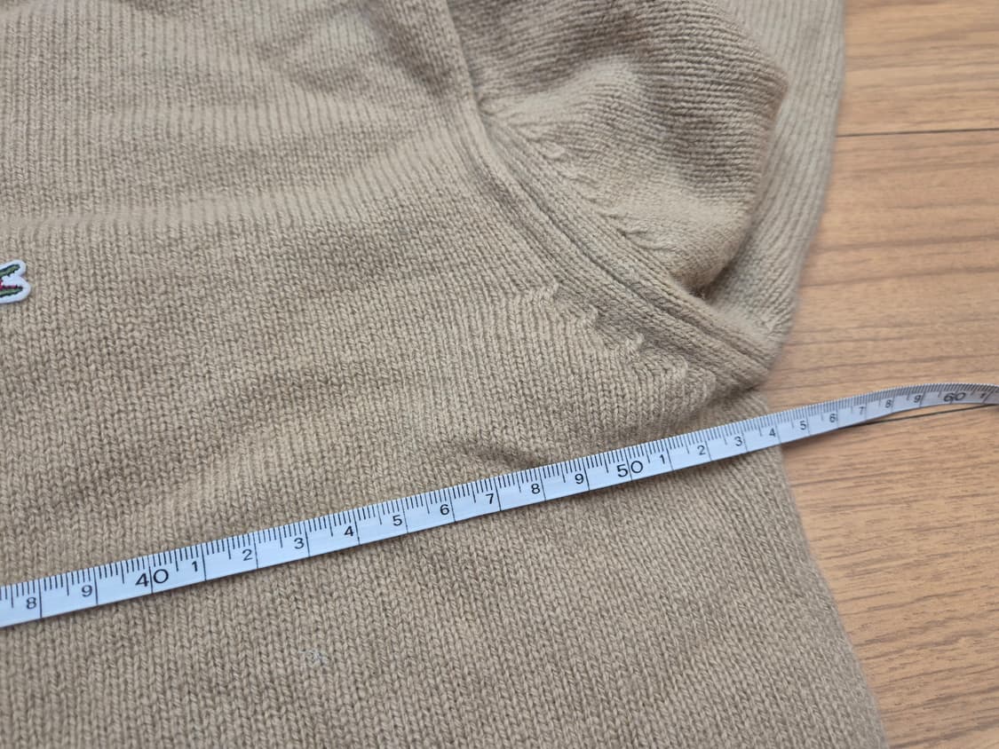 베이지색 라코스테 니트 판매합니다. 가슴둘레 100cm에 사이즈는 100 상품이미지4