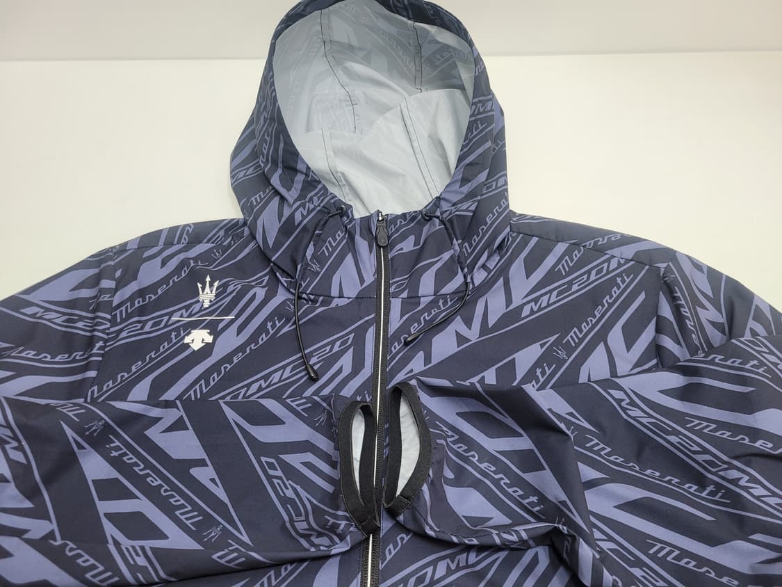 DESCENTE 22년 데상트 X 마세라티MC20 CAMO 후드 바람막이 상품이미지6