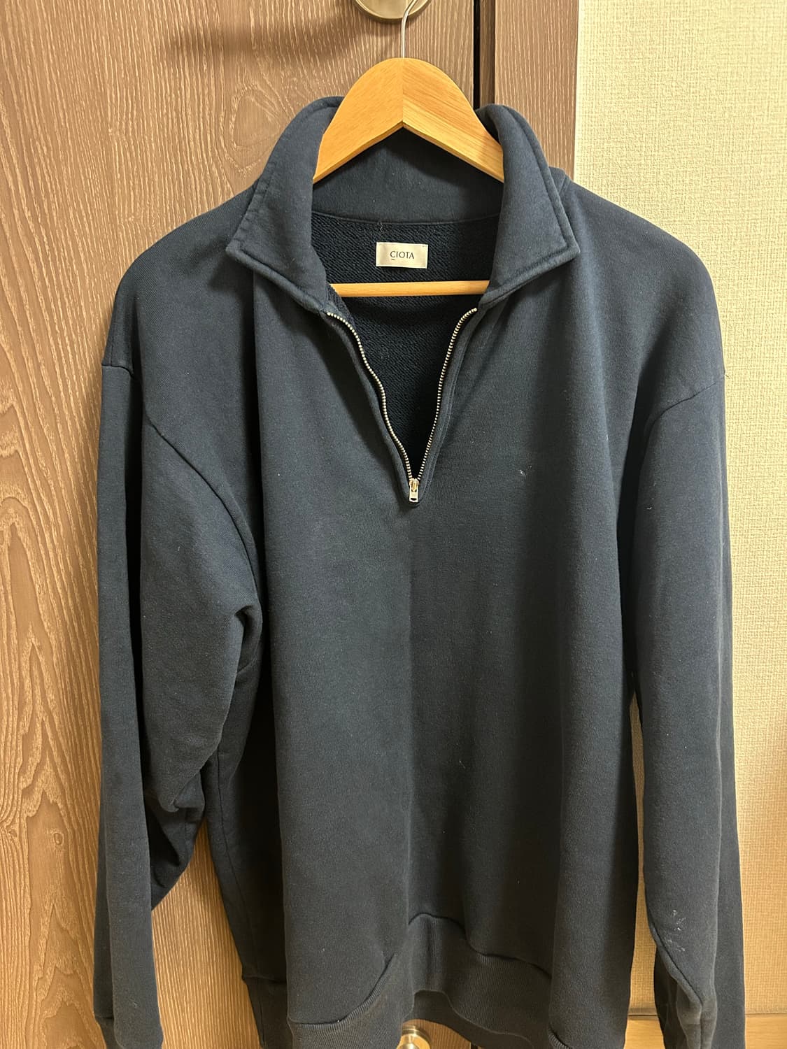 시오타 하프집업 스웻 네이비 상품이미지2