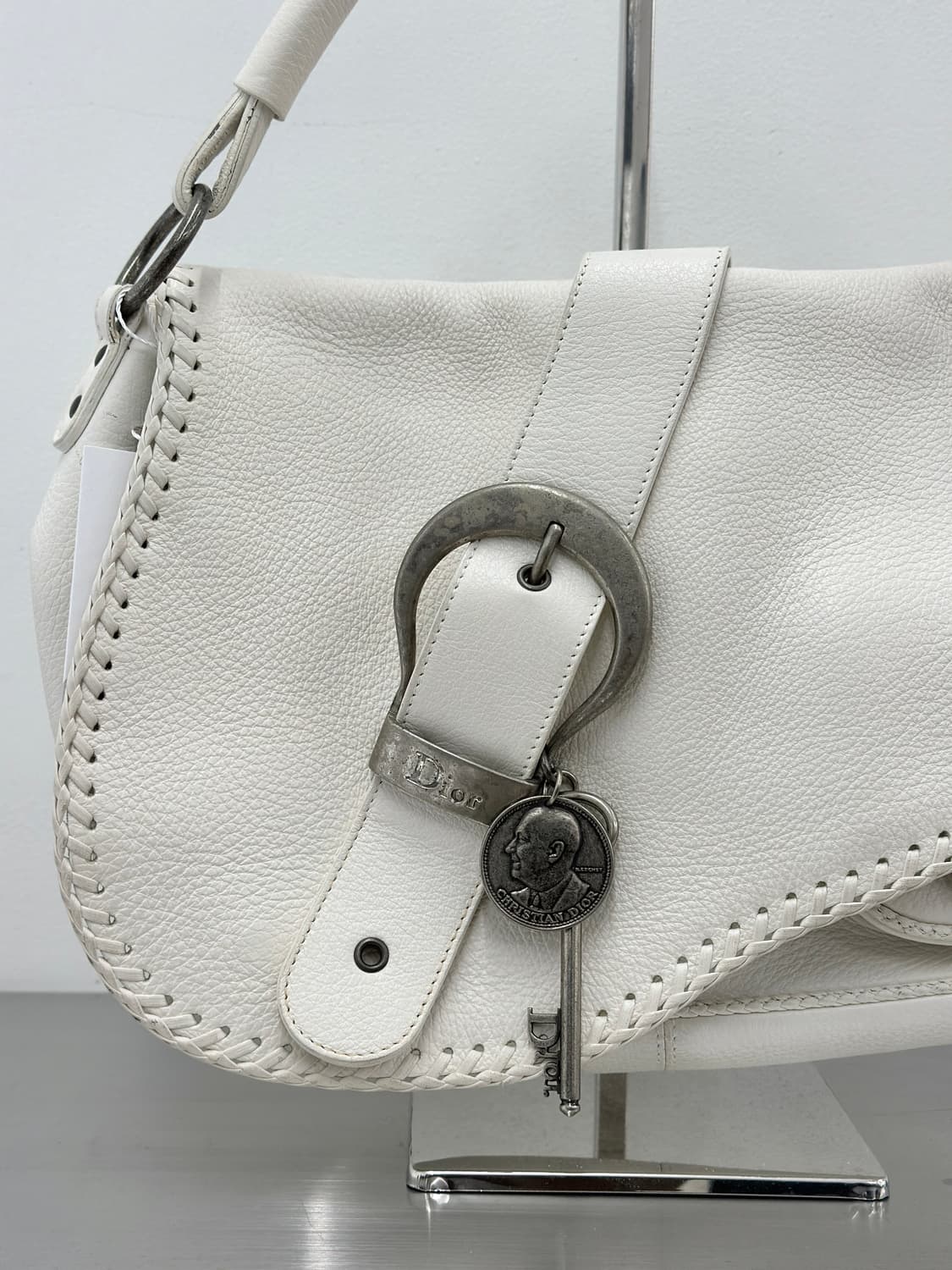 디올 00s 화이트 가우초 탑 핸들백  상품이미지4